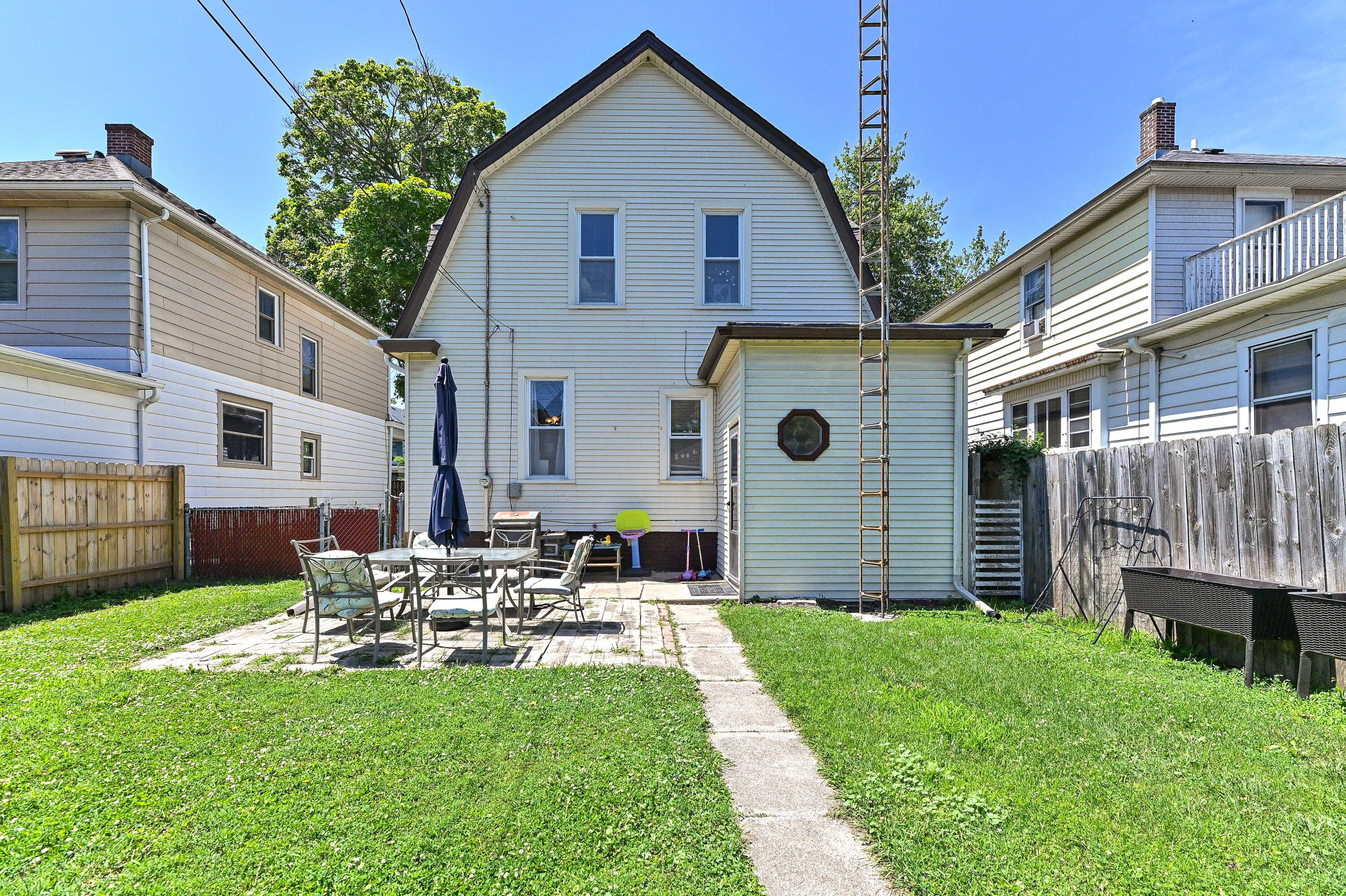 1529 Flett Avenue Racine, WI 53405 - Photo 30 of 33 Flett-32