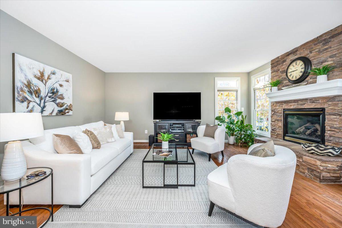 1235 Main Street Gaithersburg, MD 20878 - Photo 11 of 76 Family room