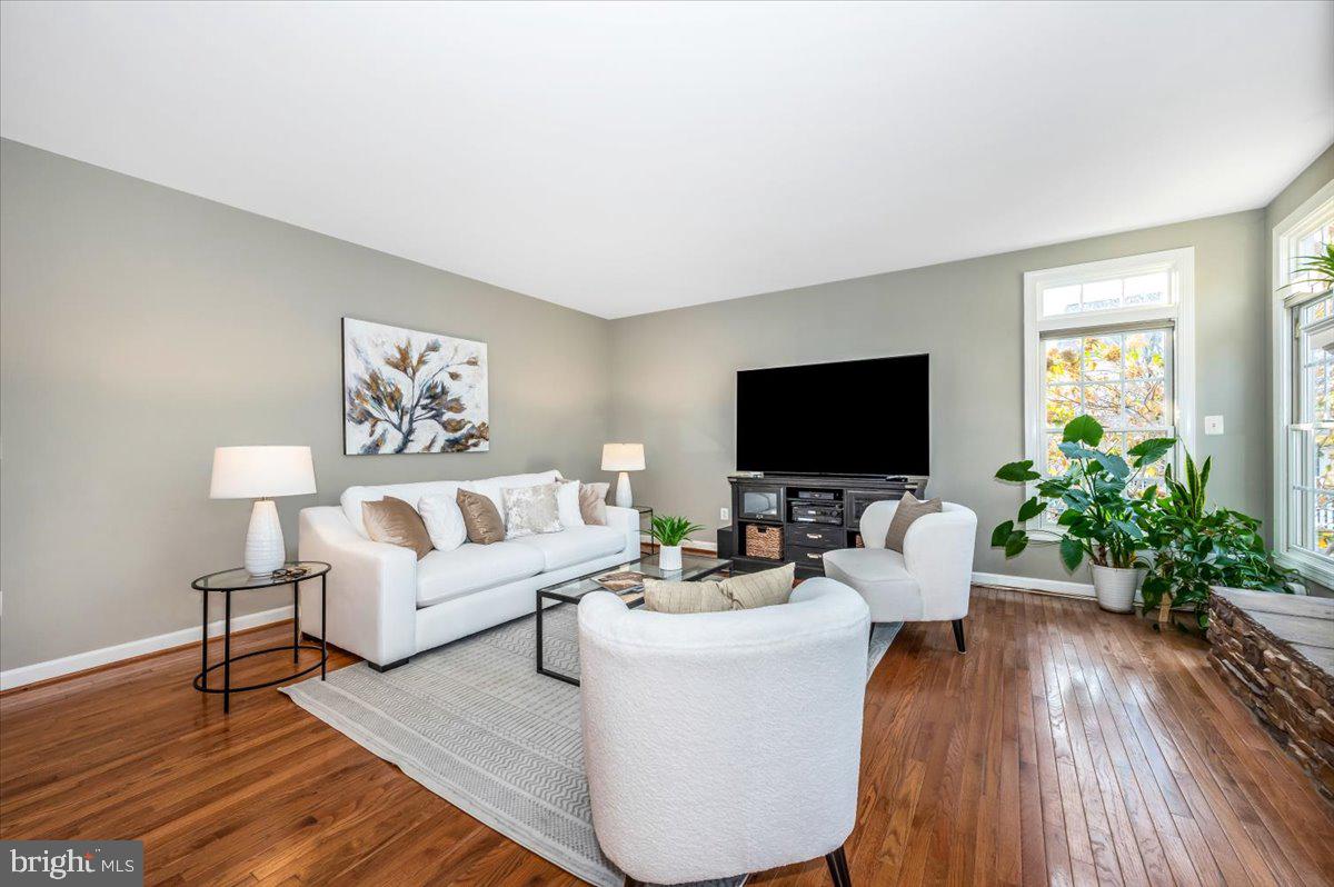 1235 Main Street Gaithersburg, MD 20878 - Photo 12 of 76 Family room