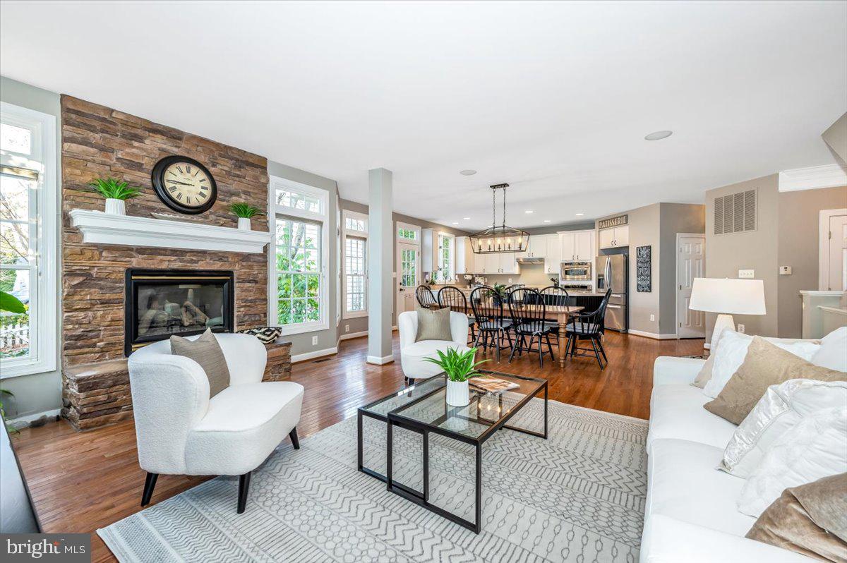 1235 Main Street Gaithersburg, MD 20878 - Photo 13 of 76 Family room