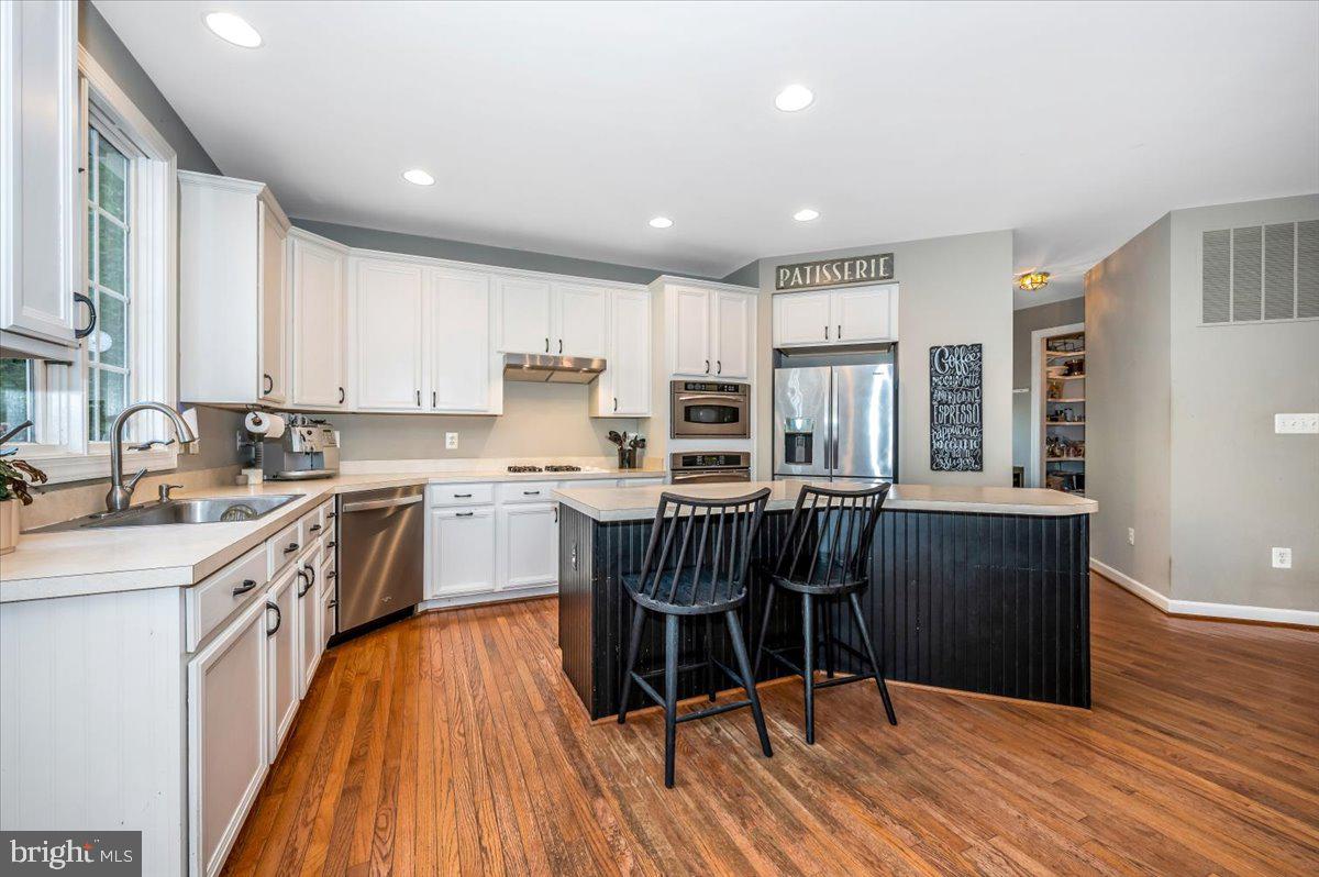 1235 Main Street Gaithersburg, MD 20878 - Photo 22 of 76 Newer stainless steel appliances