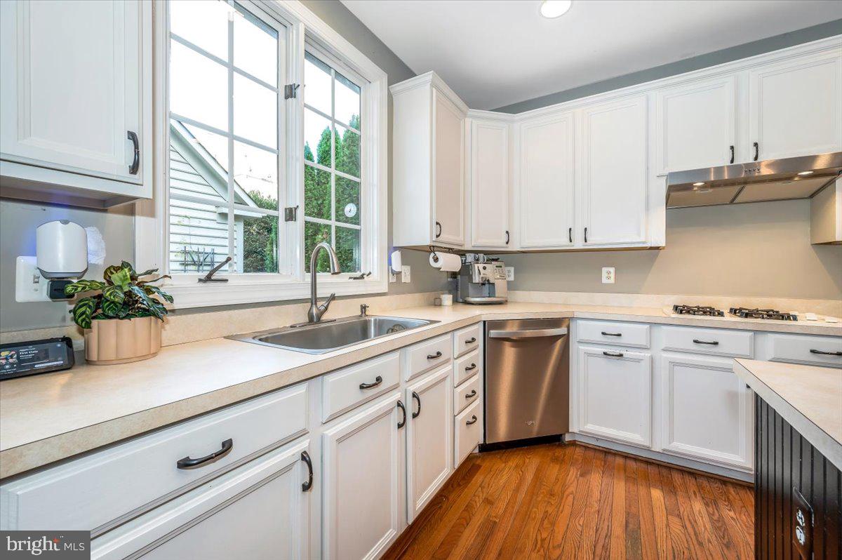 1235 Main Street Gaithersburg, MD 20878 - Photo 23 of 76 Lots of natural light