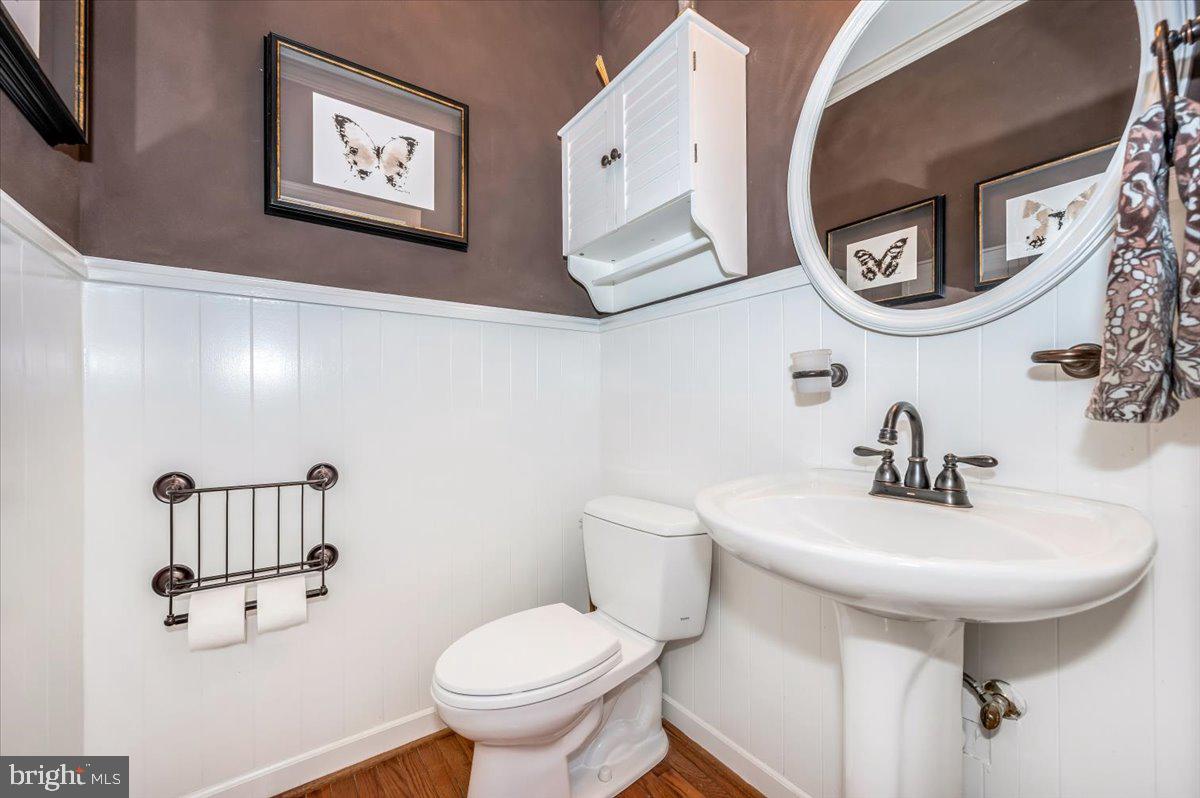 1235 Main Street Gaithersburg, MD 20878 - Photo 31 of 76 Powder room