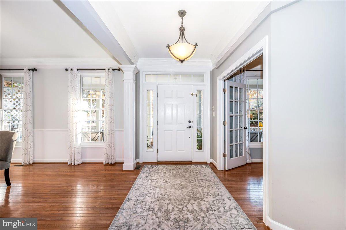 1235 Main Street Gaithersburg, MD 20878 - Photo 4 of 76 Entrance foyer