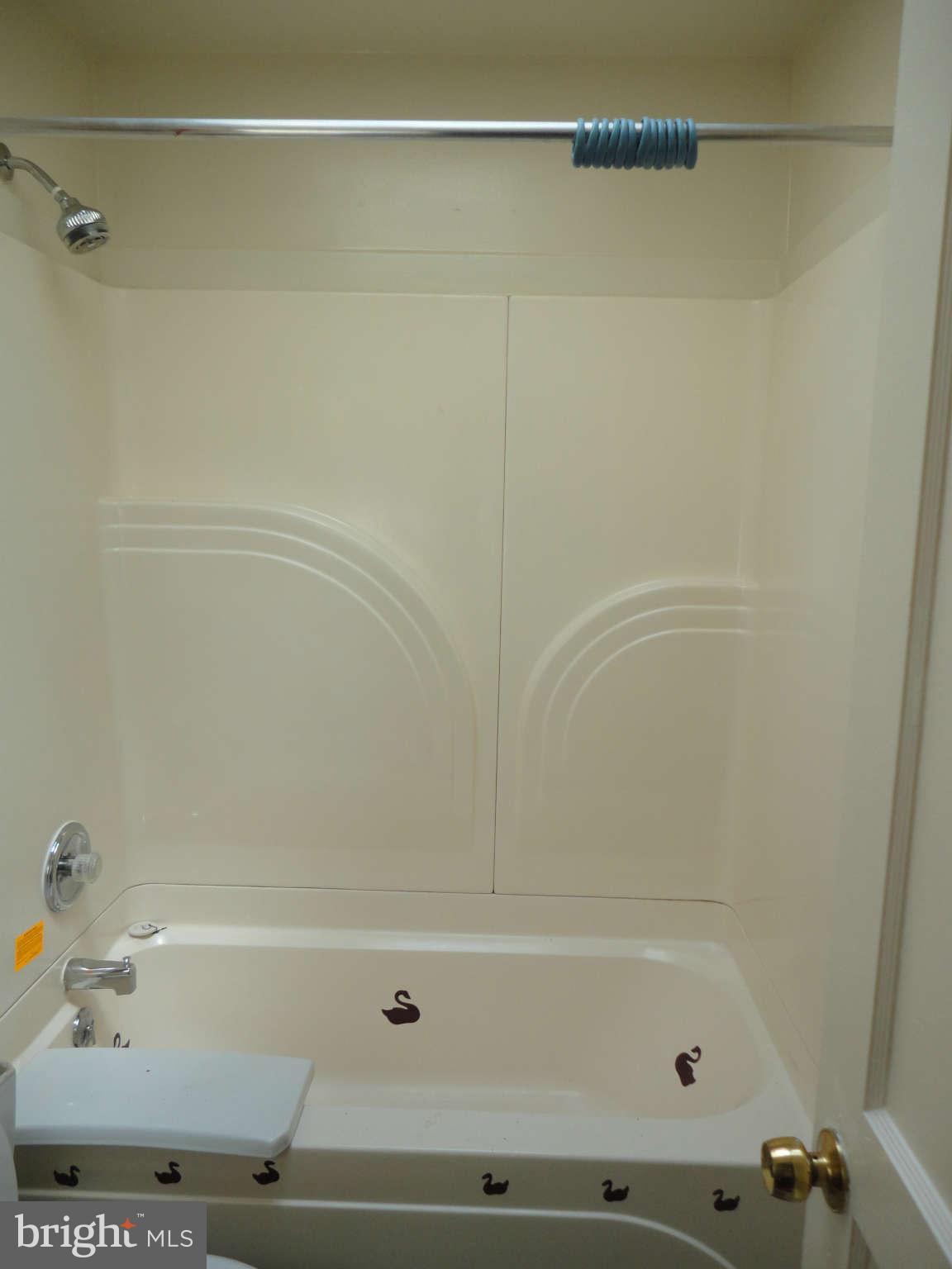 3808 Flowerton Road Baltimore, MD 21229 - Photo 11 of 14 Bath