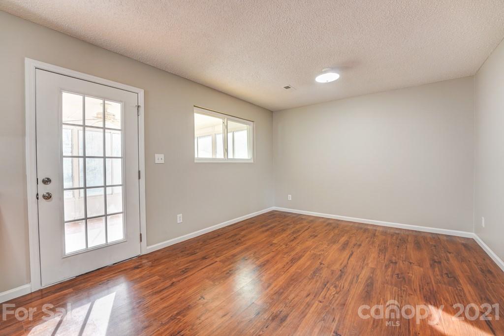 638 Morningside Road Charlotte, NC 28214 - Photo 12 of 29