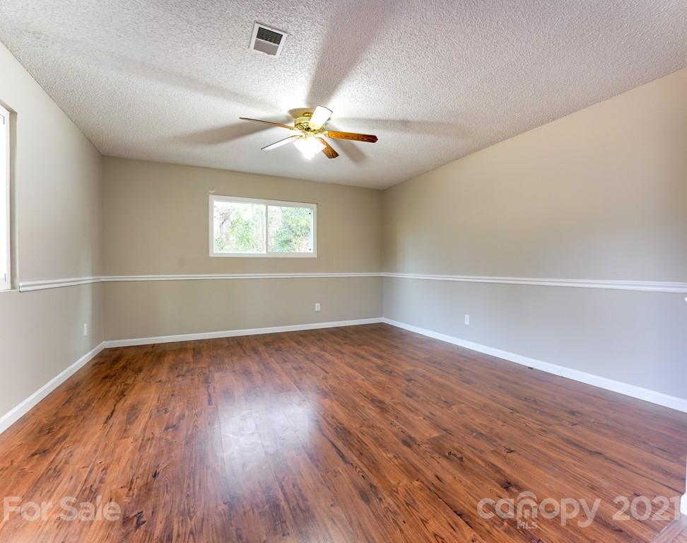 638 Morningside Road Charlotte, NC 28214 - Photo 5 of 29