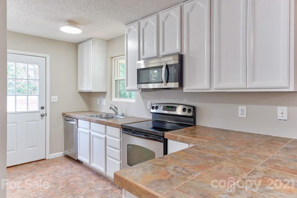 638 Morningside Road Charlotte, NC 28214 - Photo 7 of 29