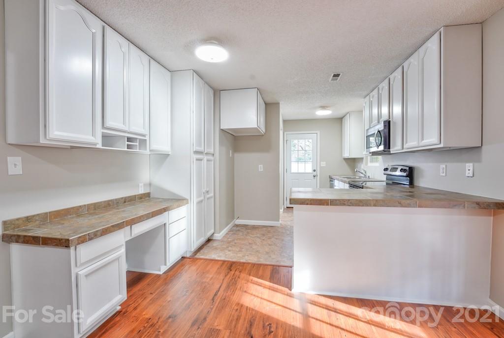 638 Morningside Road Charlotte, NC 28214 - Photo 8 of 29