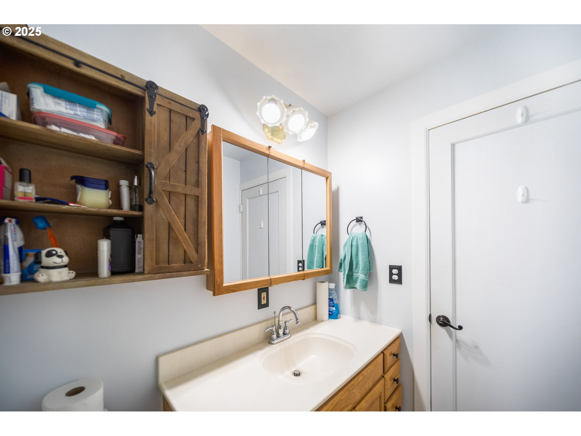 2645 Highlands Drive Reedsport, OR 97467 - Photo 15 of 31 Bathroom