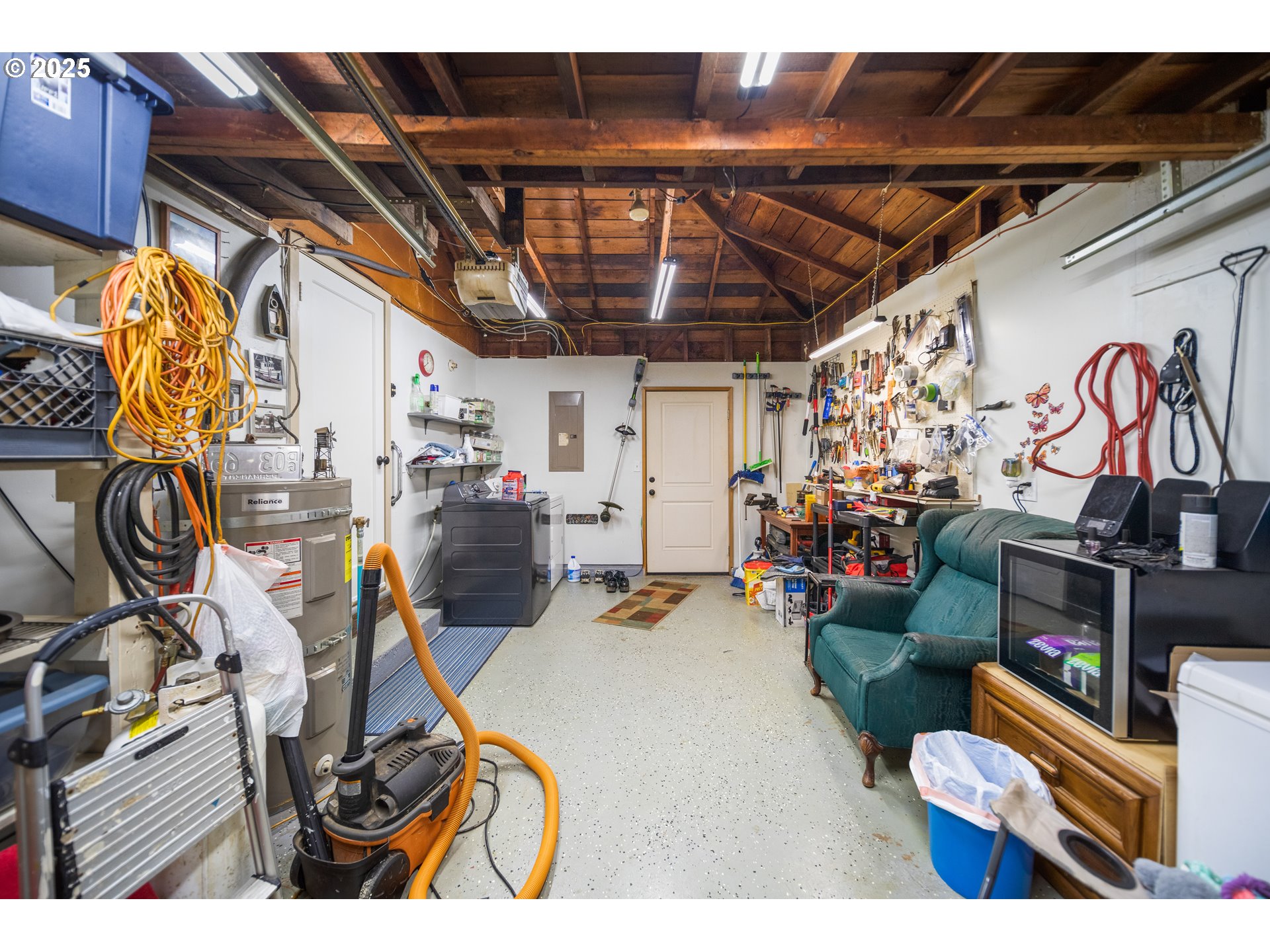 2645 Highlands Drive Reedsport, OR 97467 - Photo 18 of 31 Garage