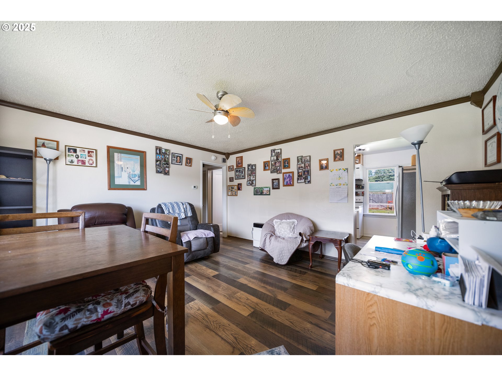 2645 Highlands Drive Reedsport, OR 97467 - Photo 4 of 31 Living Room