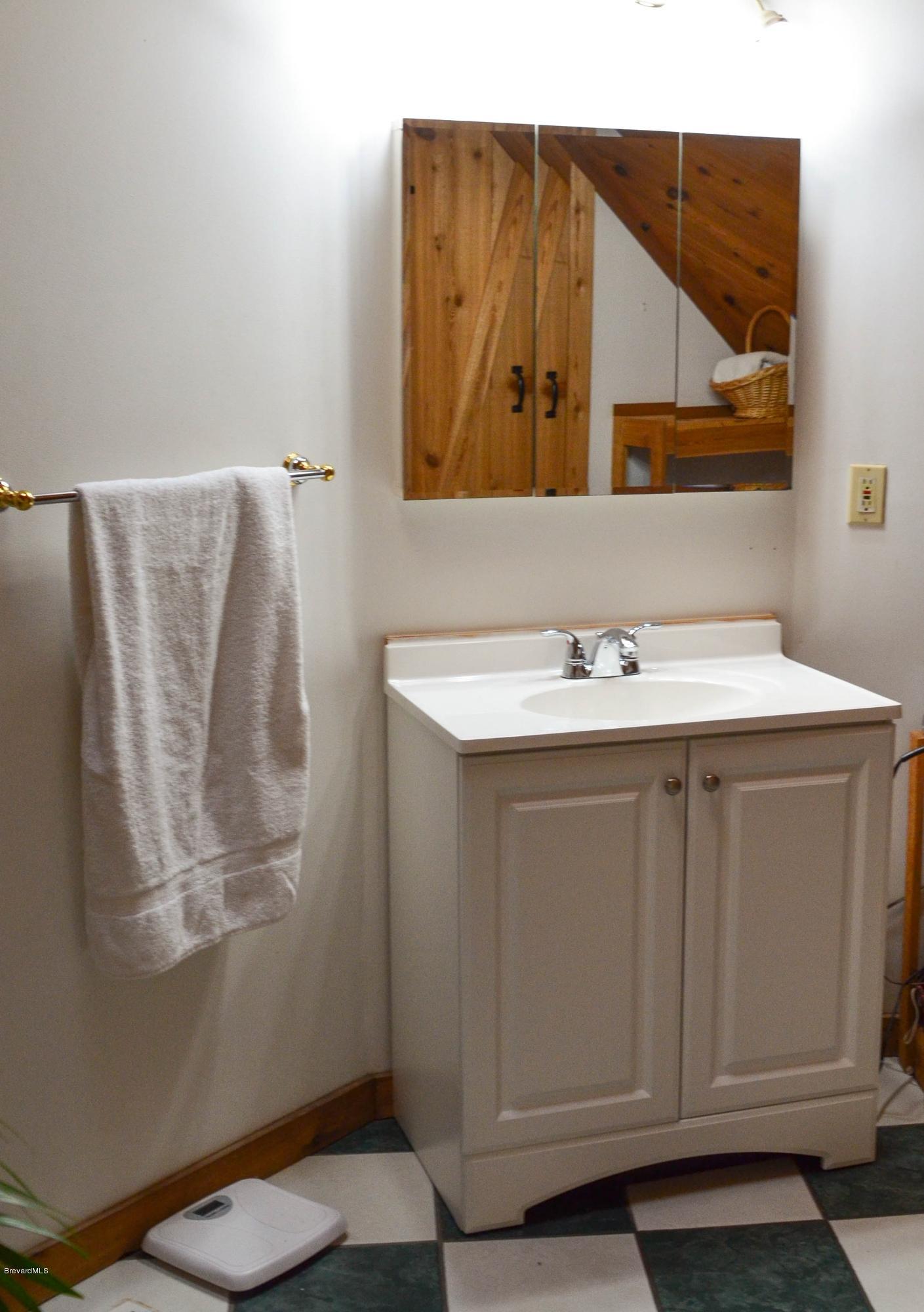 920 Atz Road Malabar, FL 32950 - Photo 26 of 42 Master Vanity