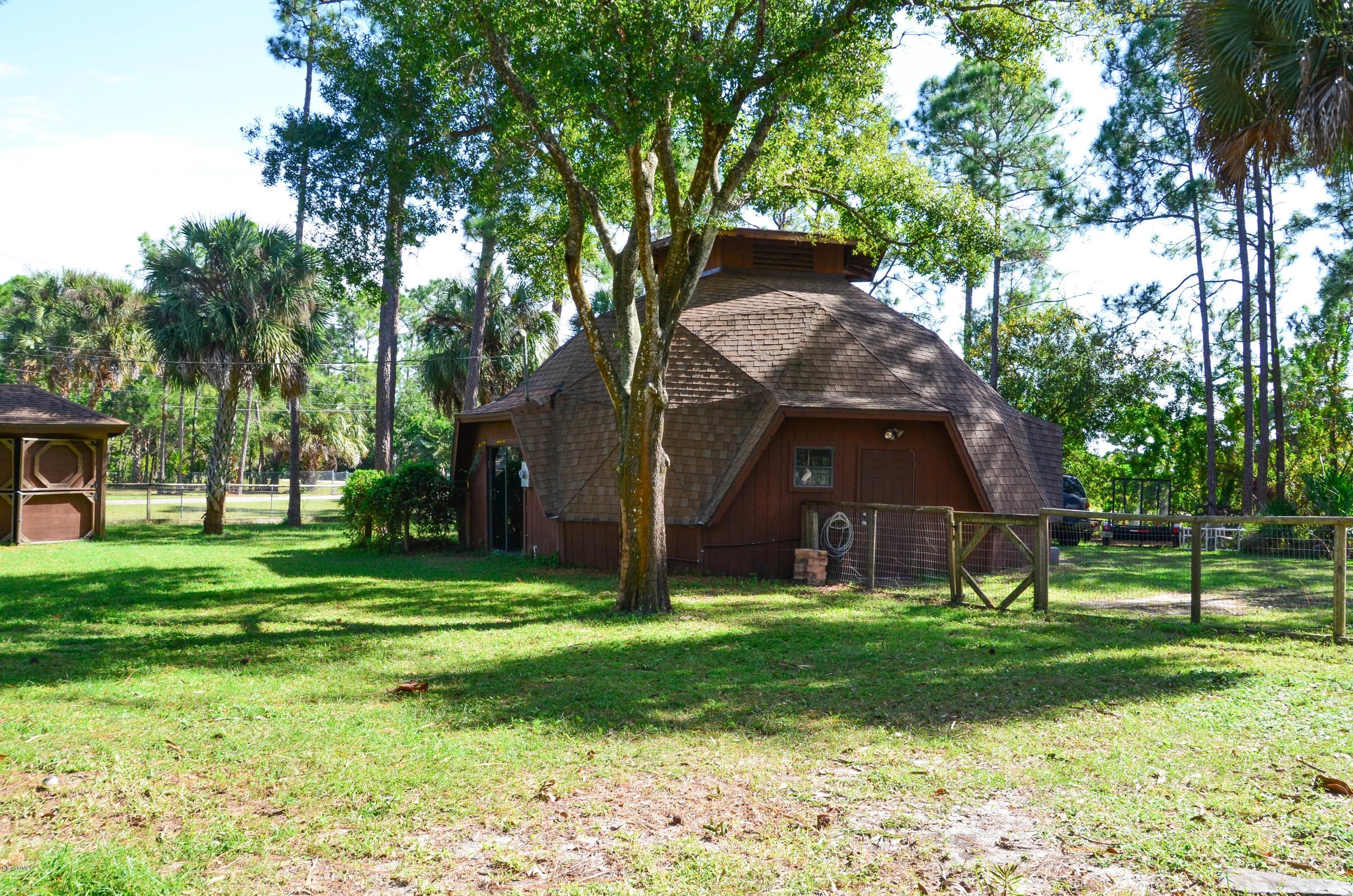 920 Atz Road Malabar, FL 32950 - Photo 6 of 42 Garage & Stable