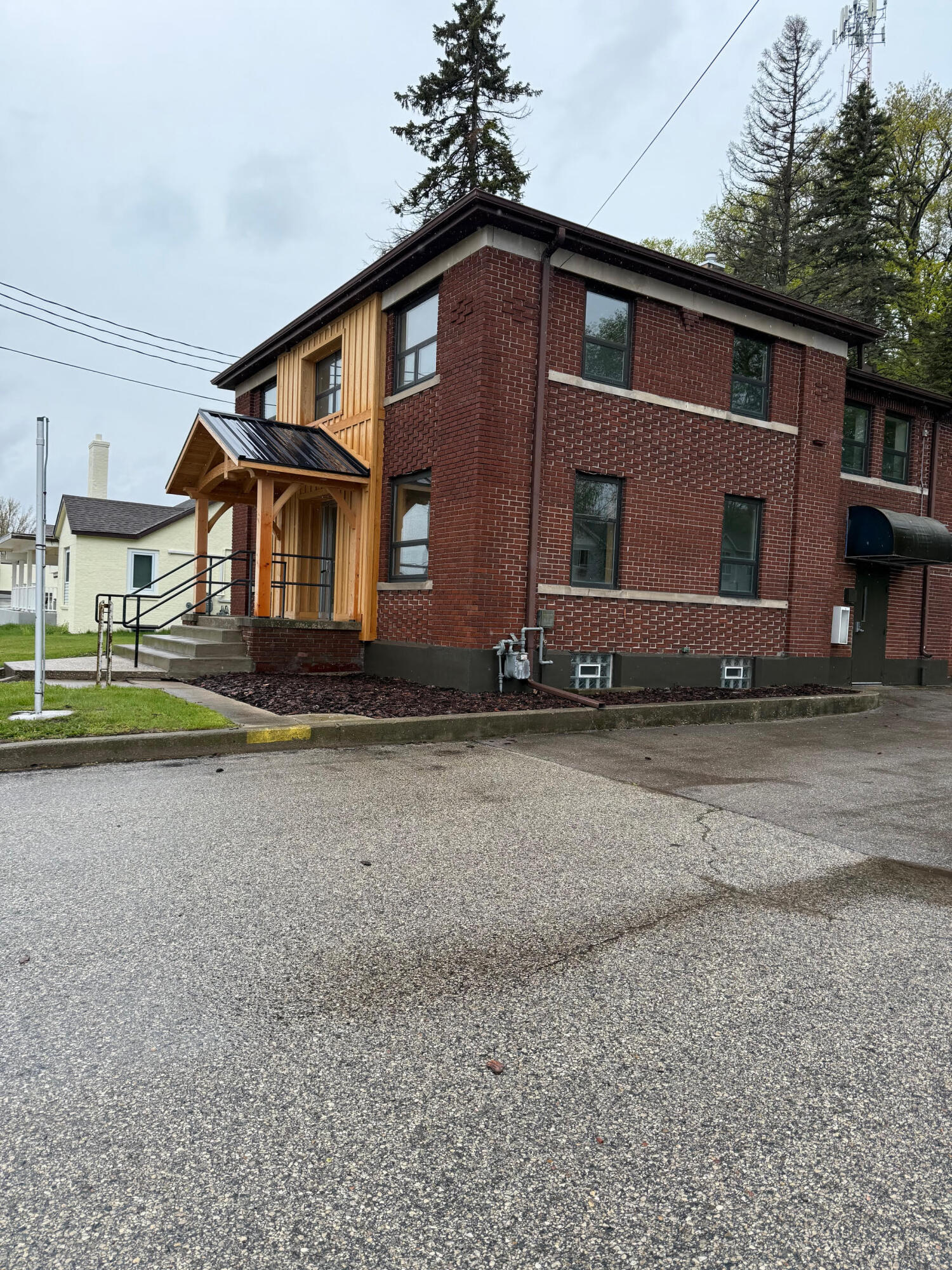 212 Arthur Street Manistee, MI 49660 - Photo 3 of 28 Front