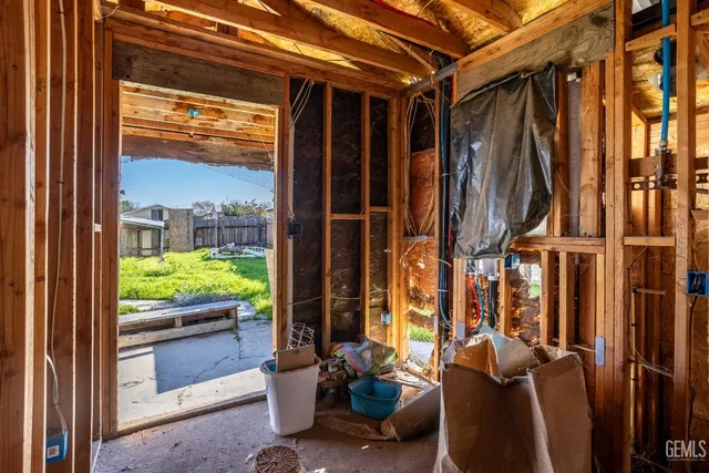 a view of walk in closet with outdoor view