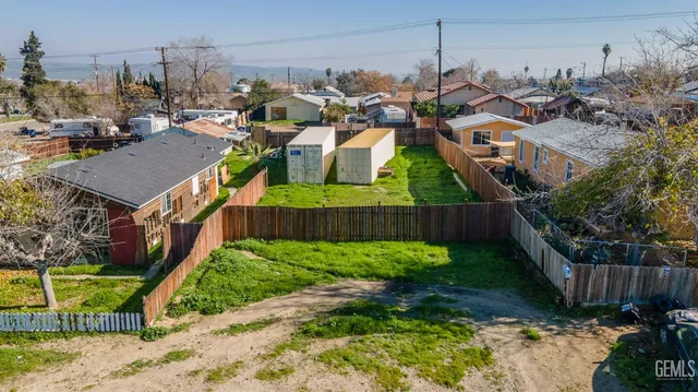 a view of yard and deck