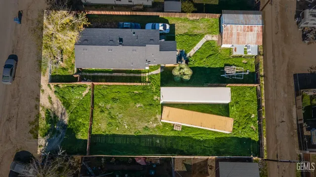 an aerial view of a house having yard
