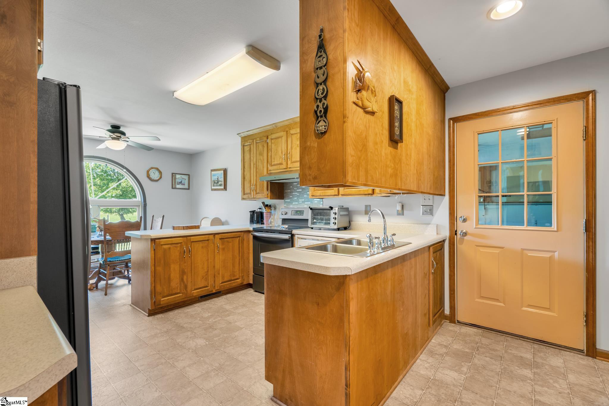 546 Pecan Road Abbeville, SC 29620 - Photo 8 of 29