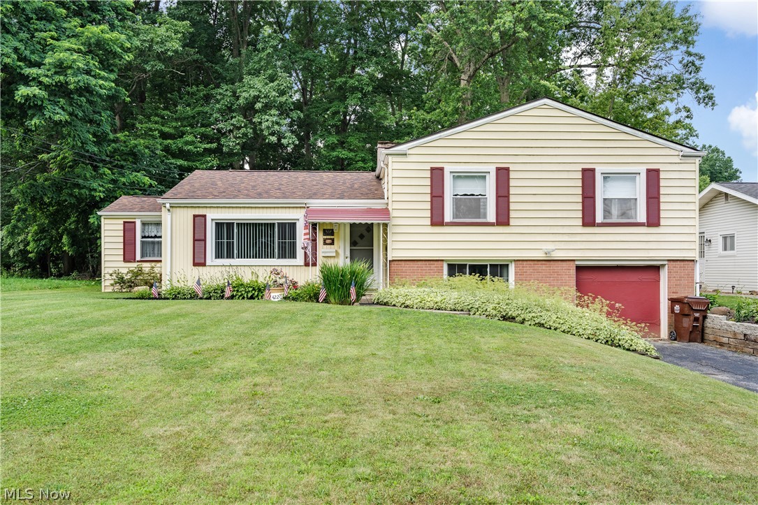 4220 Mill Trace Road Youngstown, OH 44511 - Photo 1 of 36