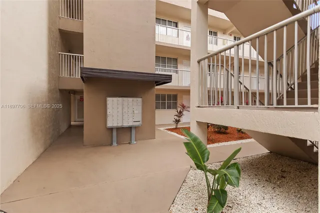 $2,300 | 6065 Northwest 186th Street, Unit 306, Hialeah, FL 33015