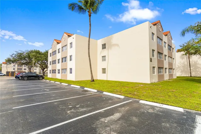 $2,300 | 6065 Northwest 186th Street, Unit 306, Hialeah, FL 33015