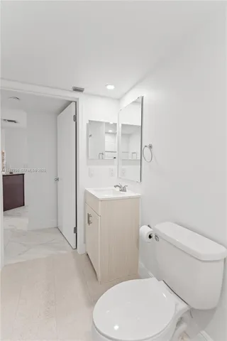 $2,300 | 6065 Northwest 186th Street, Unit 306, Hialeah, FL 33015