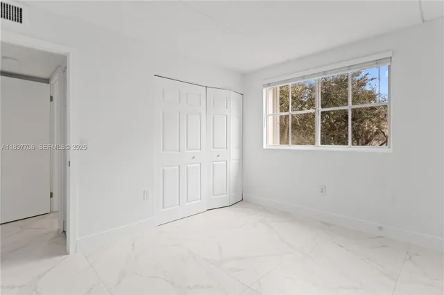 $2,300 | 6065 Northwest 186th Street, Unit 306, Hialeah, FL 33015