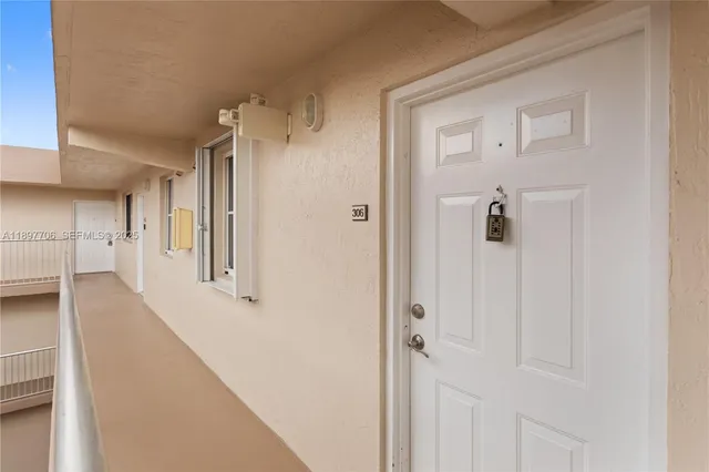$2,300 | 6065 Northwest 186th Street, Unit 306, Hialeah, FL 33015