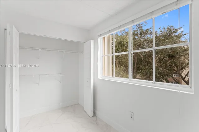 $2,300 | 6065 Northwest 186th Street, Unit 306, Hialeah, FL 33015