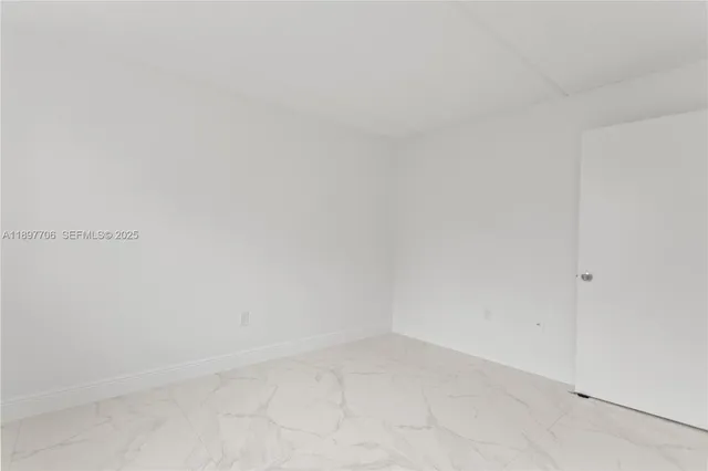 $2,300 | 6065 Northwest 186th Street, Unit 306, Hialeah, FL 33015