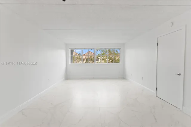 $2,300 | 6065 Northwest 186th Street, Unit 306, Hialeah, FL 33015