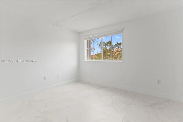 $2,300 | 6065 Northwest 186th Street, Unit 306, Hialeah, FL 33015