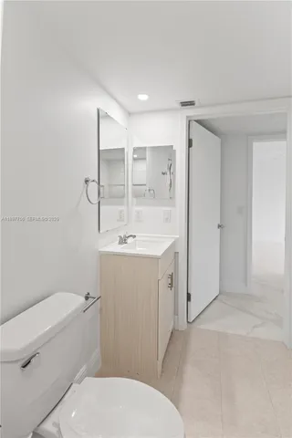 $2,300 | 6065 Northwest 186th Street, Unit 306, Hialeah, FL 33015