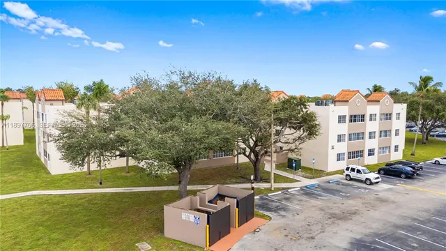 $2,300 | 6065 Northwest 186th Street, Unit 306, Hialeah, FL 33015