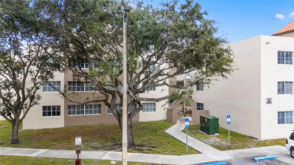 $2,300 | 6065 Northwest 186th Street, Unit 306, Hialeah, FL 33015