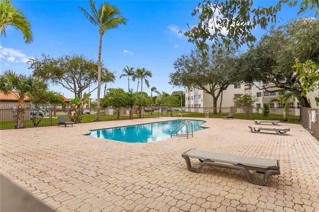 $2,300 | 6065 Northwest 186th Street, Unit 306, Hialeah, FL 33015