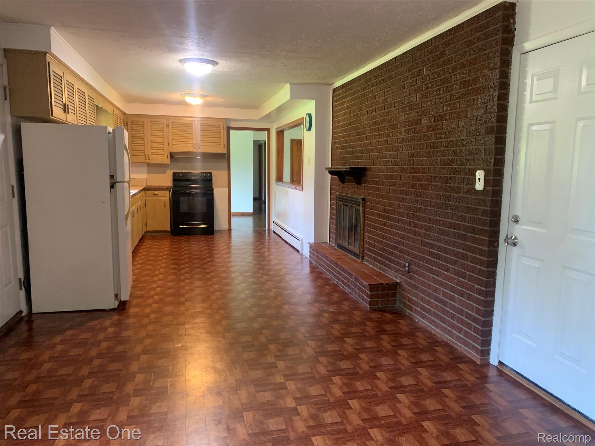 2848 West Tienken Road Rochester, MI 48306 - Photo 8 of 18 3C07A2C5-B2C8-464D-B37A-788A1458E50F.jpeg