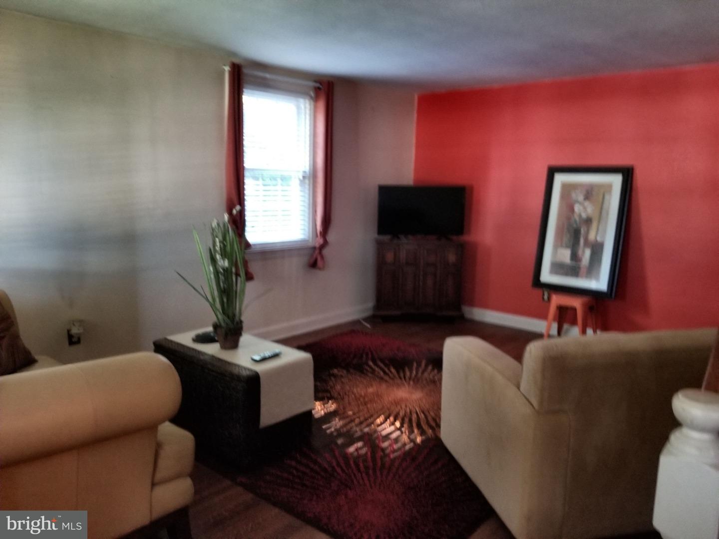 12 Murphy Road Wilmington, DE 19803 - Photo 2 of 12 Living Room