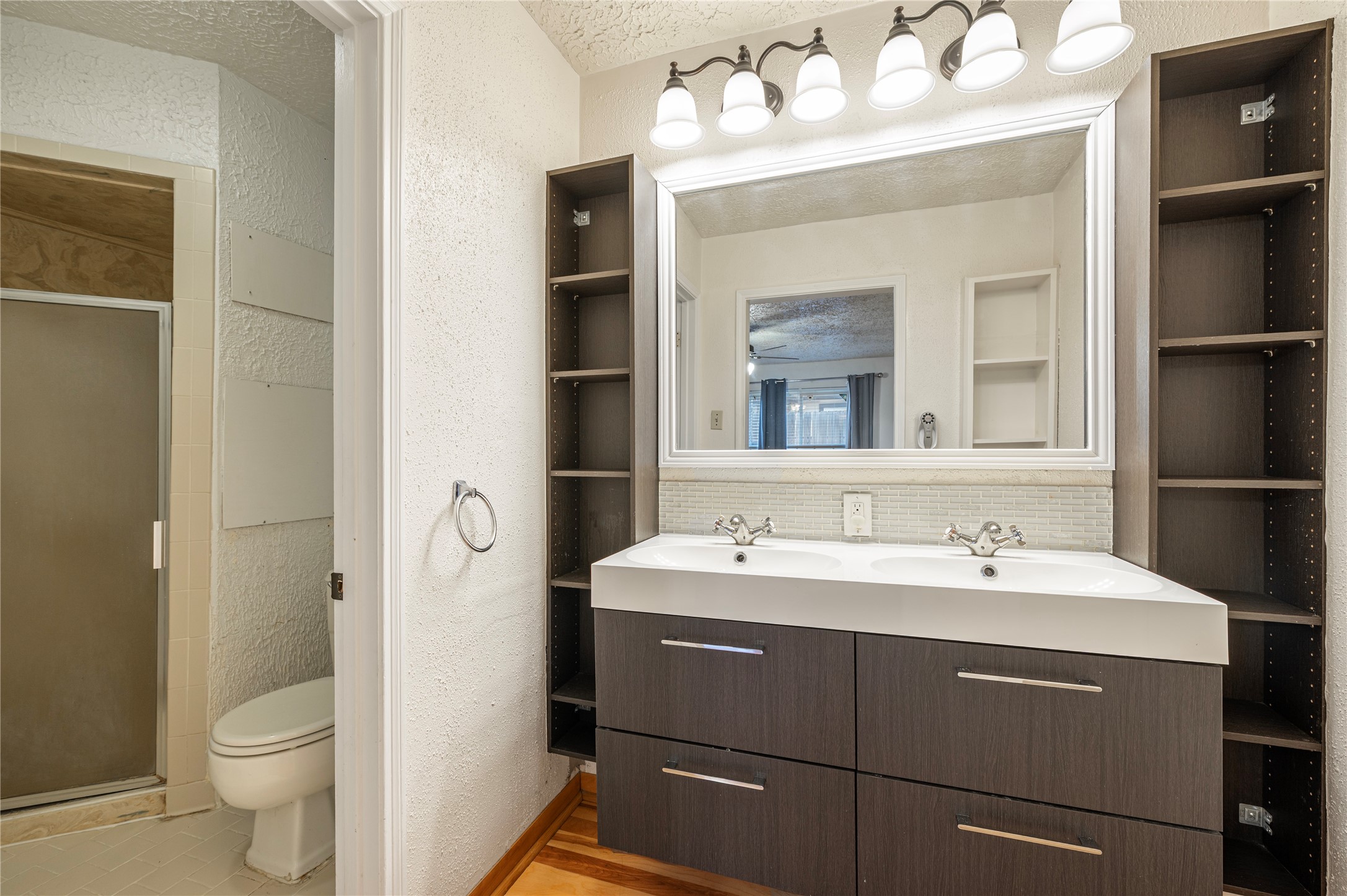 13727 Oleoke Lane Houston, TX 77015 - Photo 24 of 42 a bathroom with a sink and a mirror