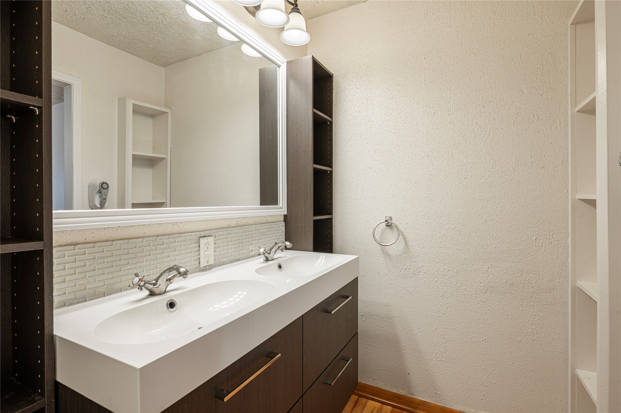 13727 Oleoke Lane Houston, TX 77015 - Photo 26 of 42 a bathroom with a sink and a mirror