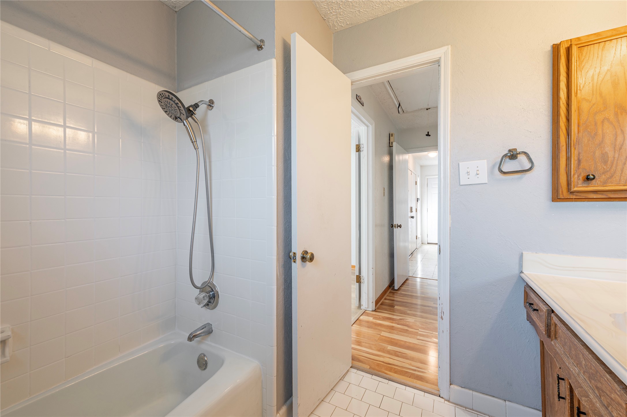 13727 Oleoke Lane Houston, TX 77015 - Photo 27 of 42 a bathroom with a sink a shower and a mirror