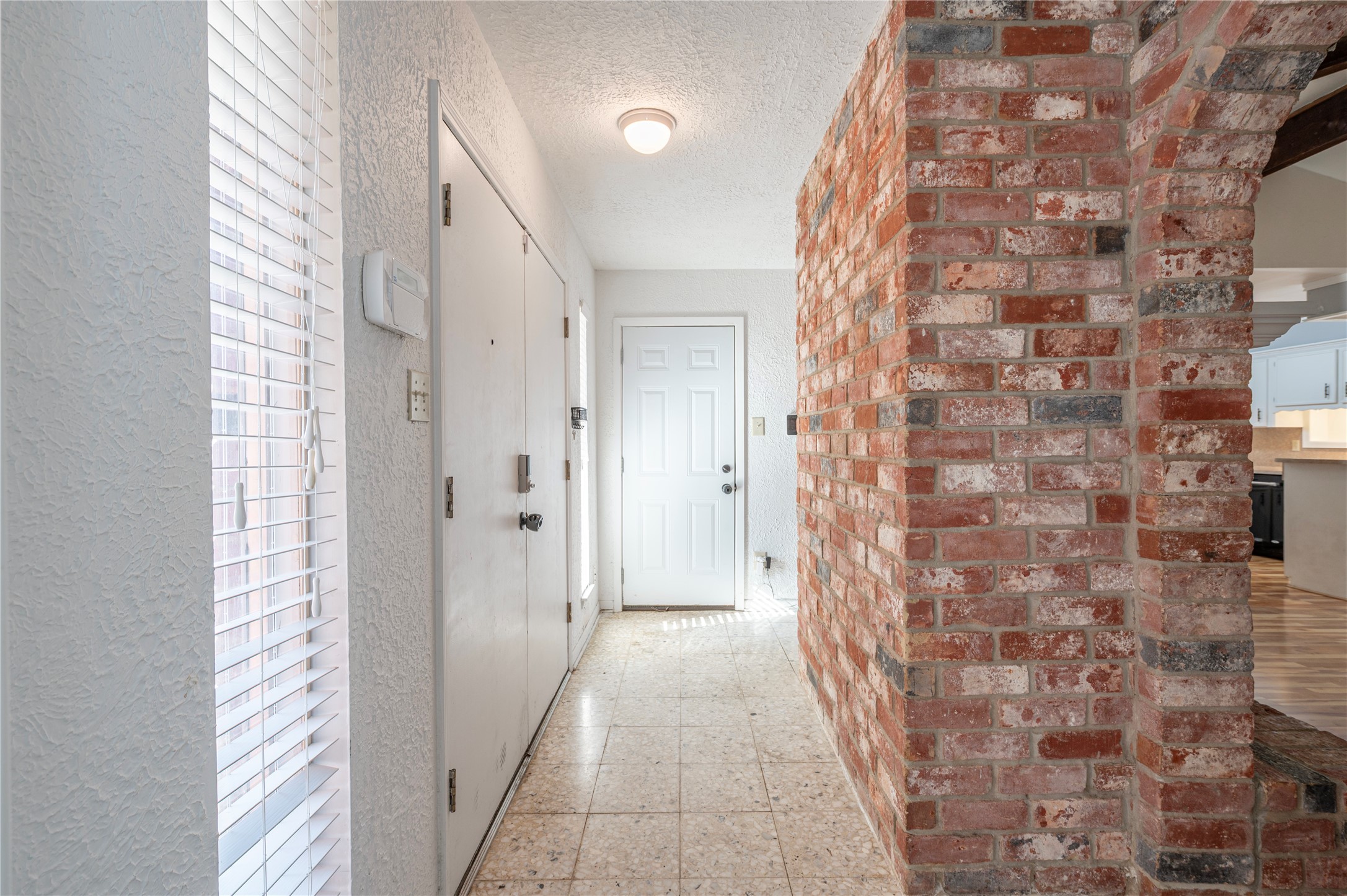 13727 Oleoke Lane Houston, TX 77015 - Photo 4 of 42 a view of a bathroom