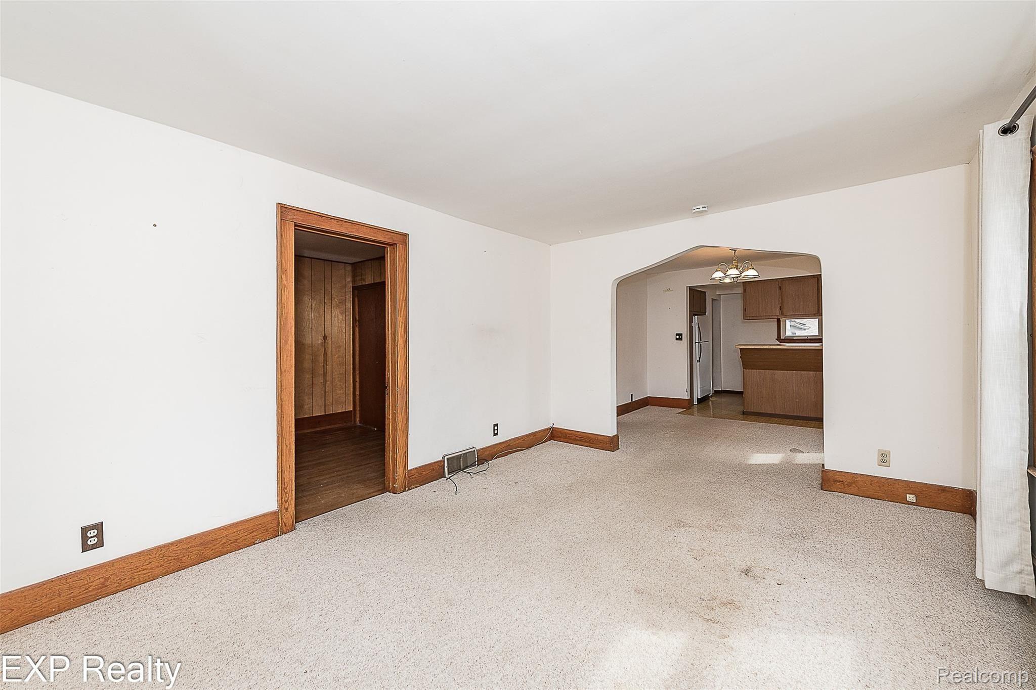 4360 Marcus Road Waterford, MI 48329 - Photo 8 of 21 DSC_1640.jpg