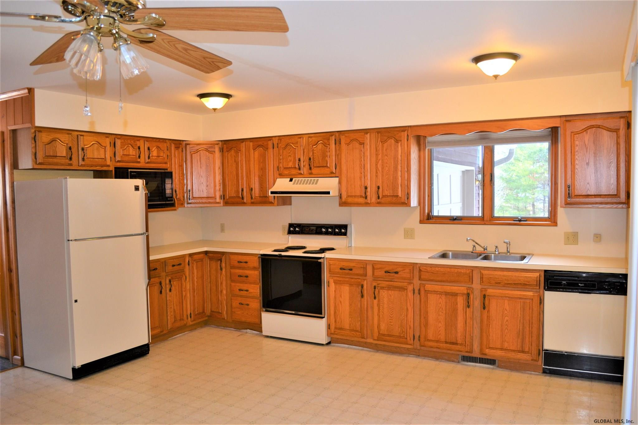 66 Woodland Ridge Road Bolton, NY 12814 - Photo 10 of 34 Kitchen with eat-in dining area