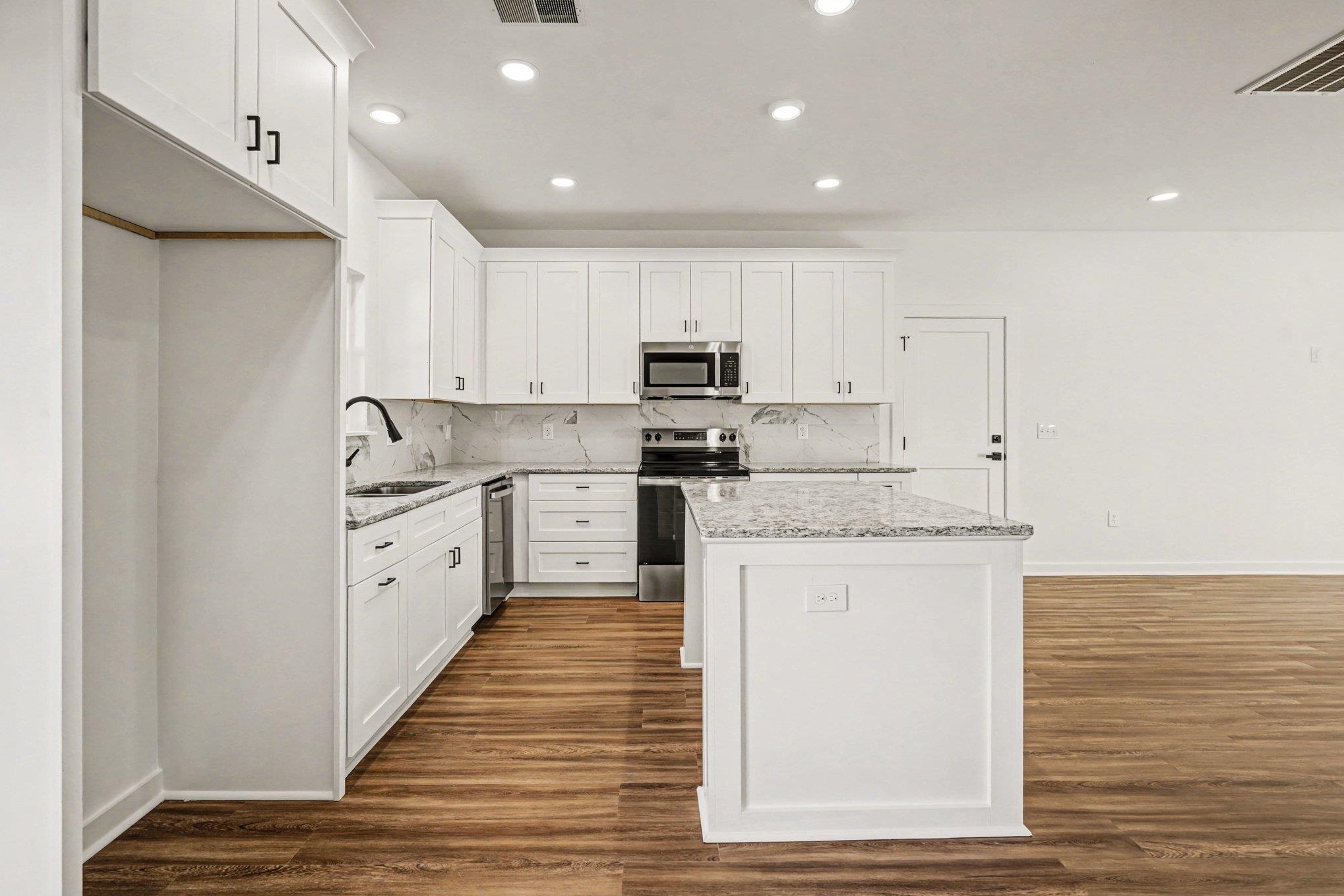 202 Pine Street Easley, SC 29640 - Photo 7 of 29