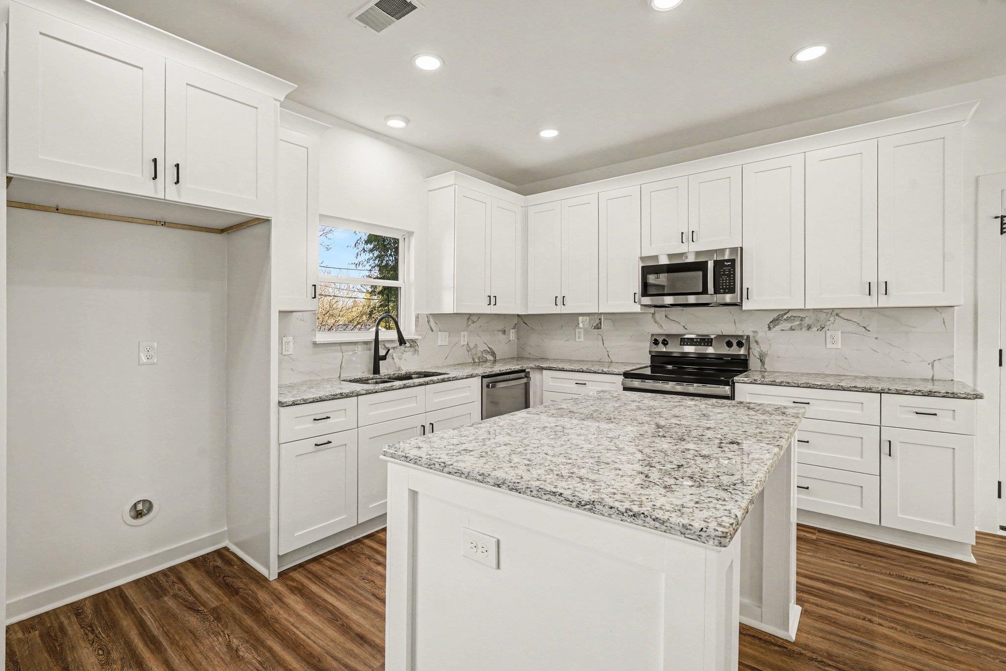 202 Pine Street Easley, SC 29640 - Photo 8 of 29