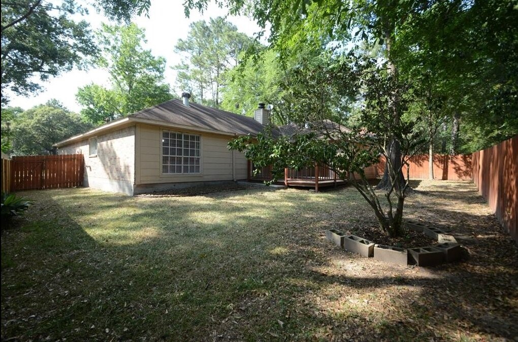 15 South Tallowberry Drive Spring, TX 77381 - Photo 25 of 26 Spacious backyard.