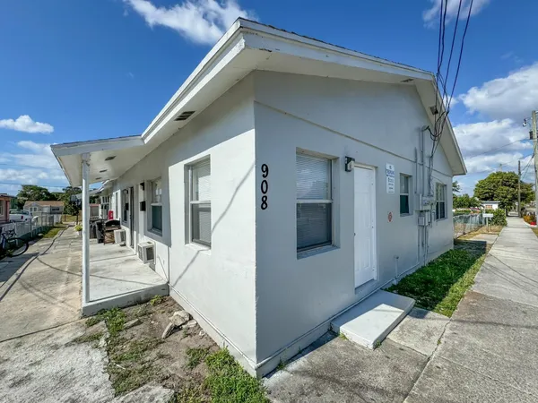 $1,600 | 908 14th Street, Unit 1, West Palm Beach, FL 33401