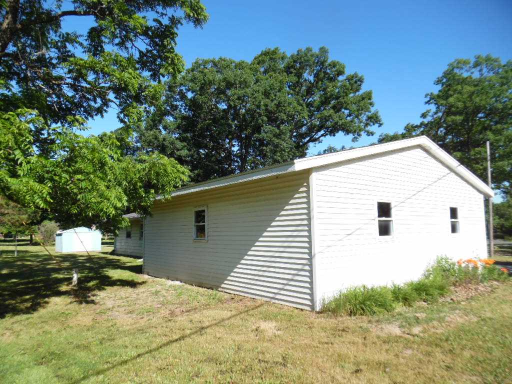 1130 Vandekarr Road Owosso, MI 48867 - Photo 3 of 14 31295166-2.JPG